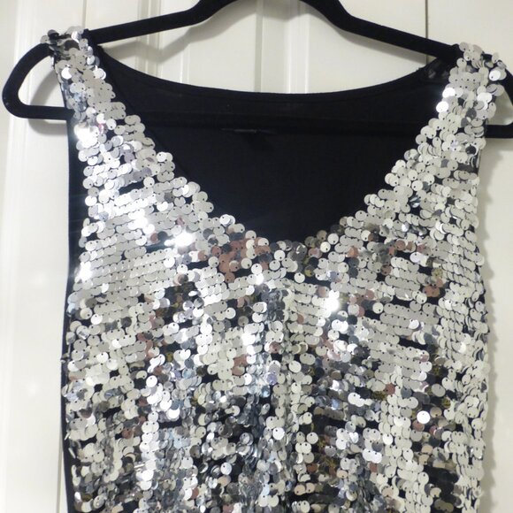 LE CHATEAU super shiny silver sequins v-neck sleeveless party top - Picture 3 of 6